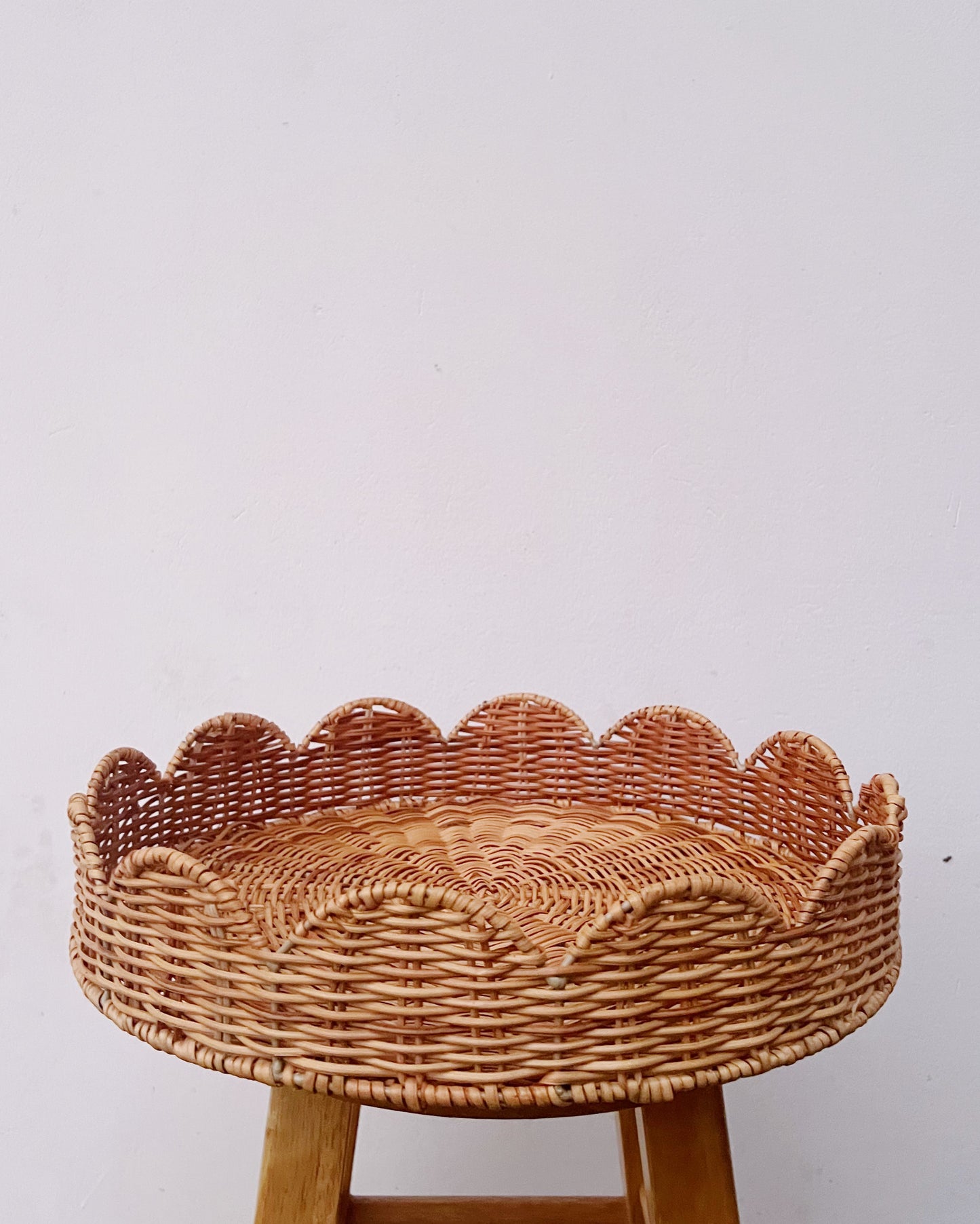 Scalloped Round Rattan Tray