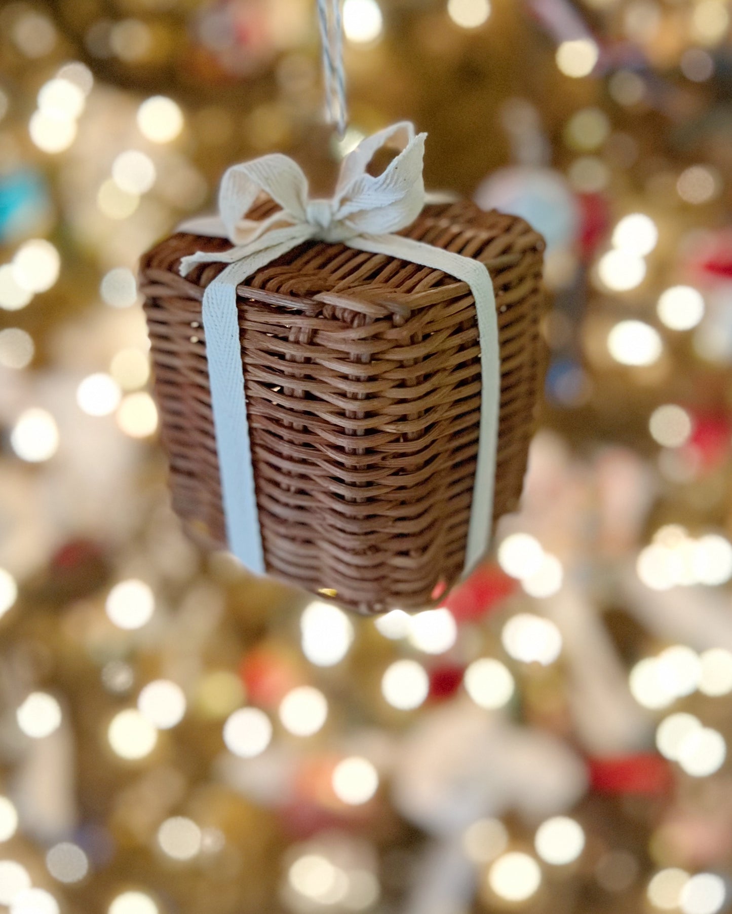 Rattan Present Ornament