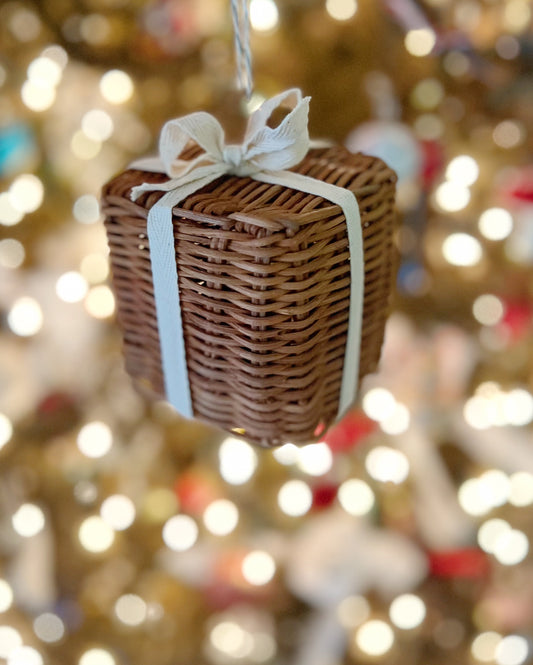 Rattan Present Ornament